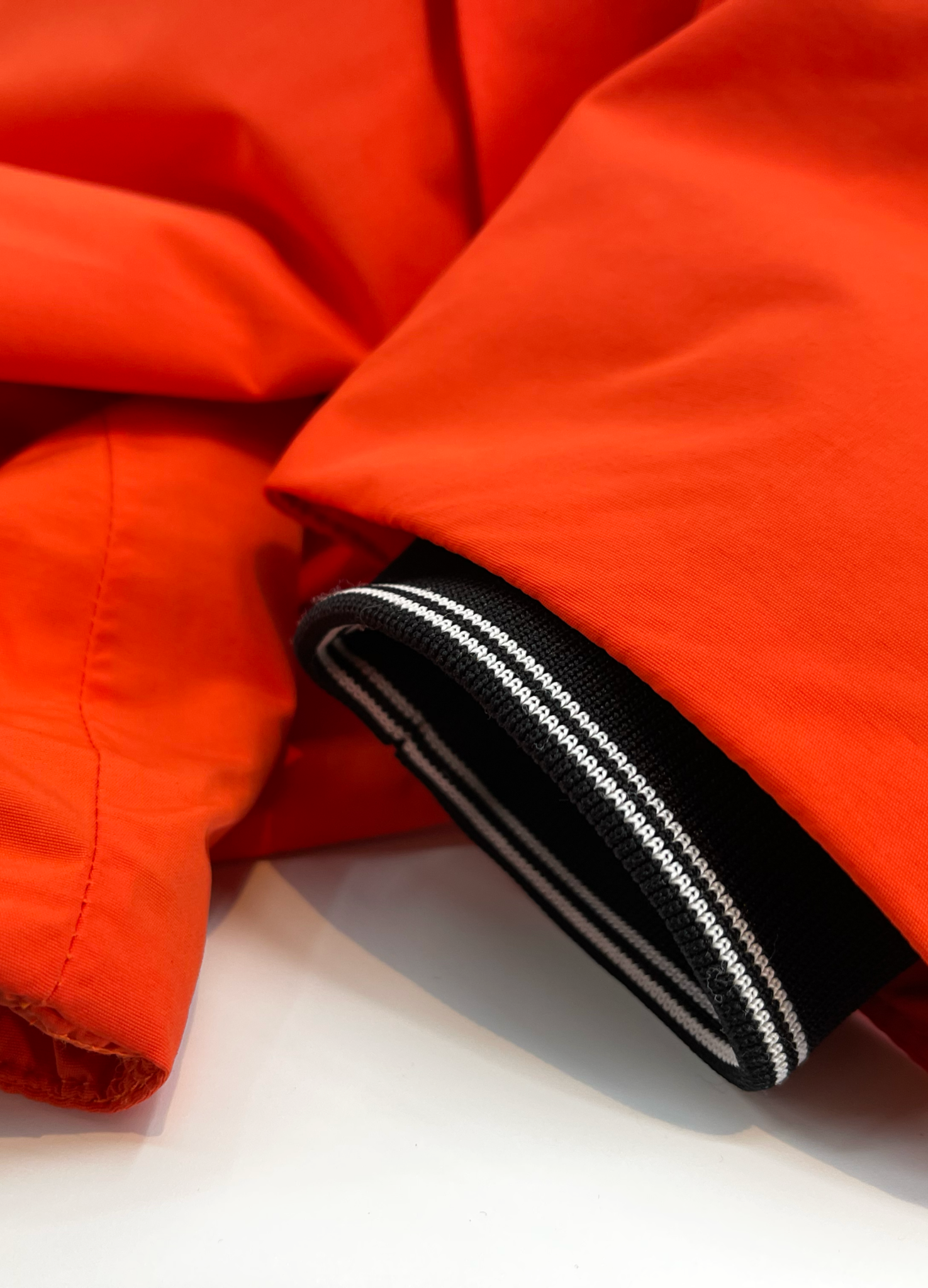 Wasserfeste mittellange Jacke aus technischem 2-Lagiger Stoff mit abnehmbarer Kapuze und REPREVE®-Füllung