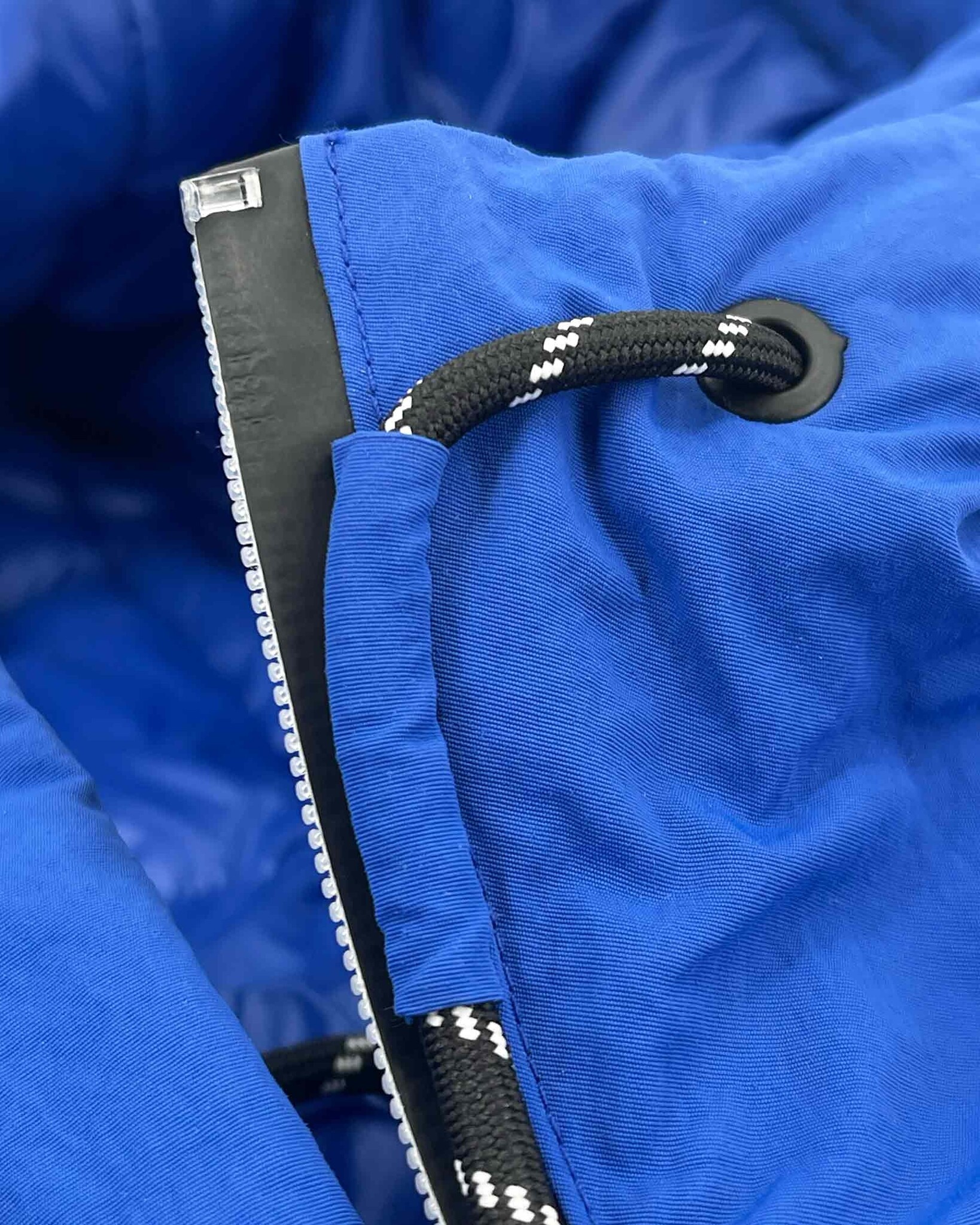 Veste déperlante avec capuche fixe et rembourrage REPREVE® résistant