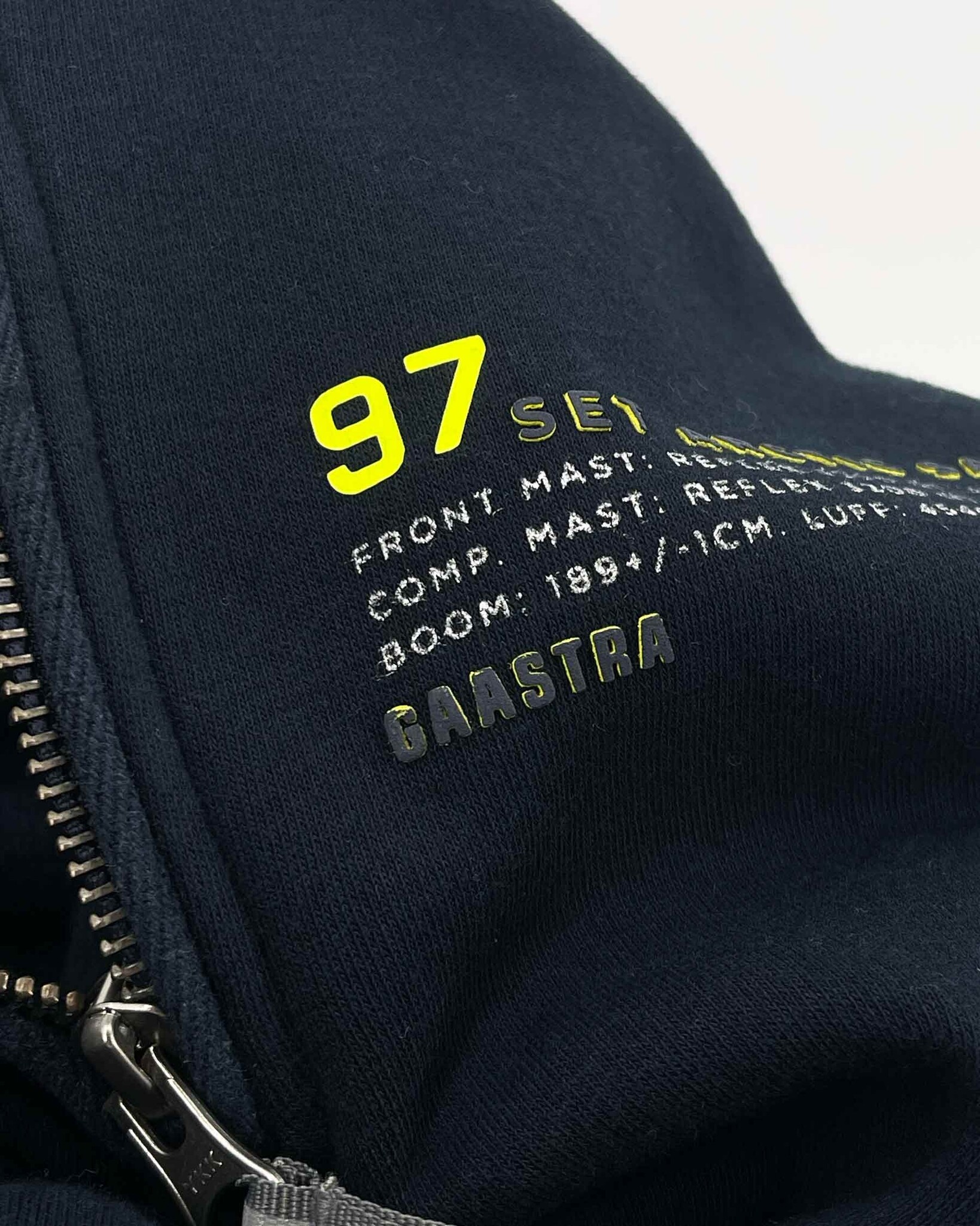 Sweatshirt mit Reißverschluss und gesticktem Retro-Emblem am Ärmel