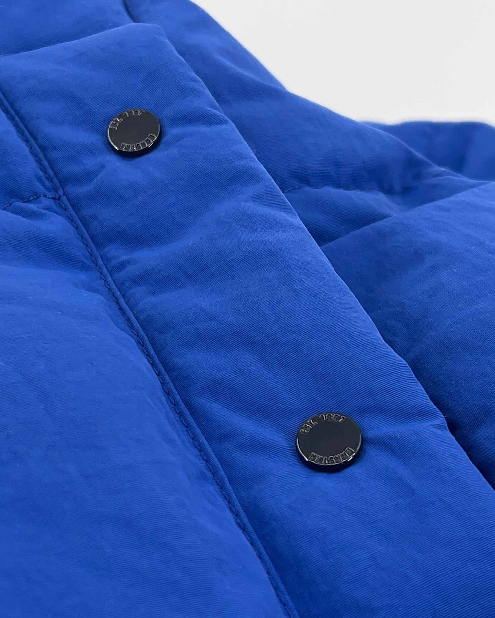 Nylon crinkle water repellent parka with fixed hood and REPREVE® filling