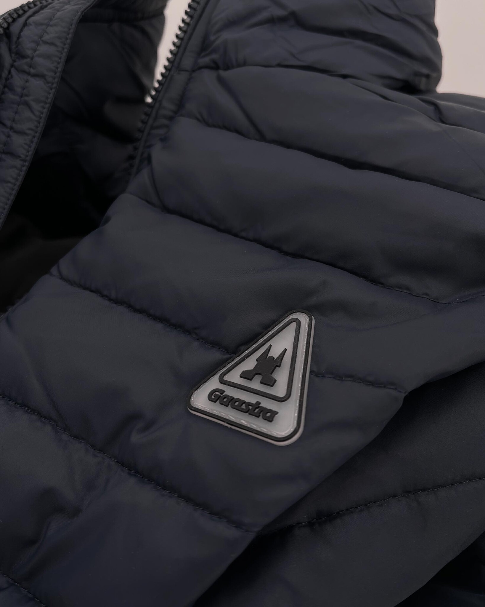 Heren lichtgewicht waterafstotende bodywarmer van 100% duurzaam materiaal en REPREVE® voering