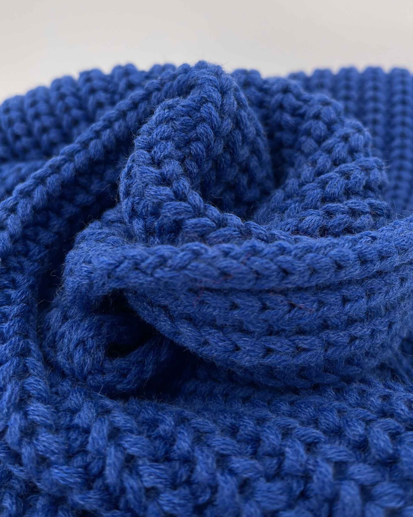 Heavy knitted yarn dyed scarf made from sustainable Polylana® fiber mix with trademark logo