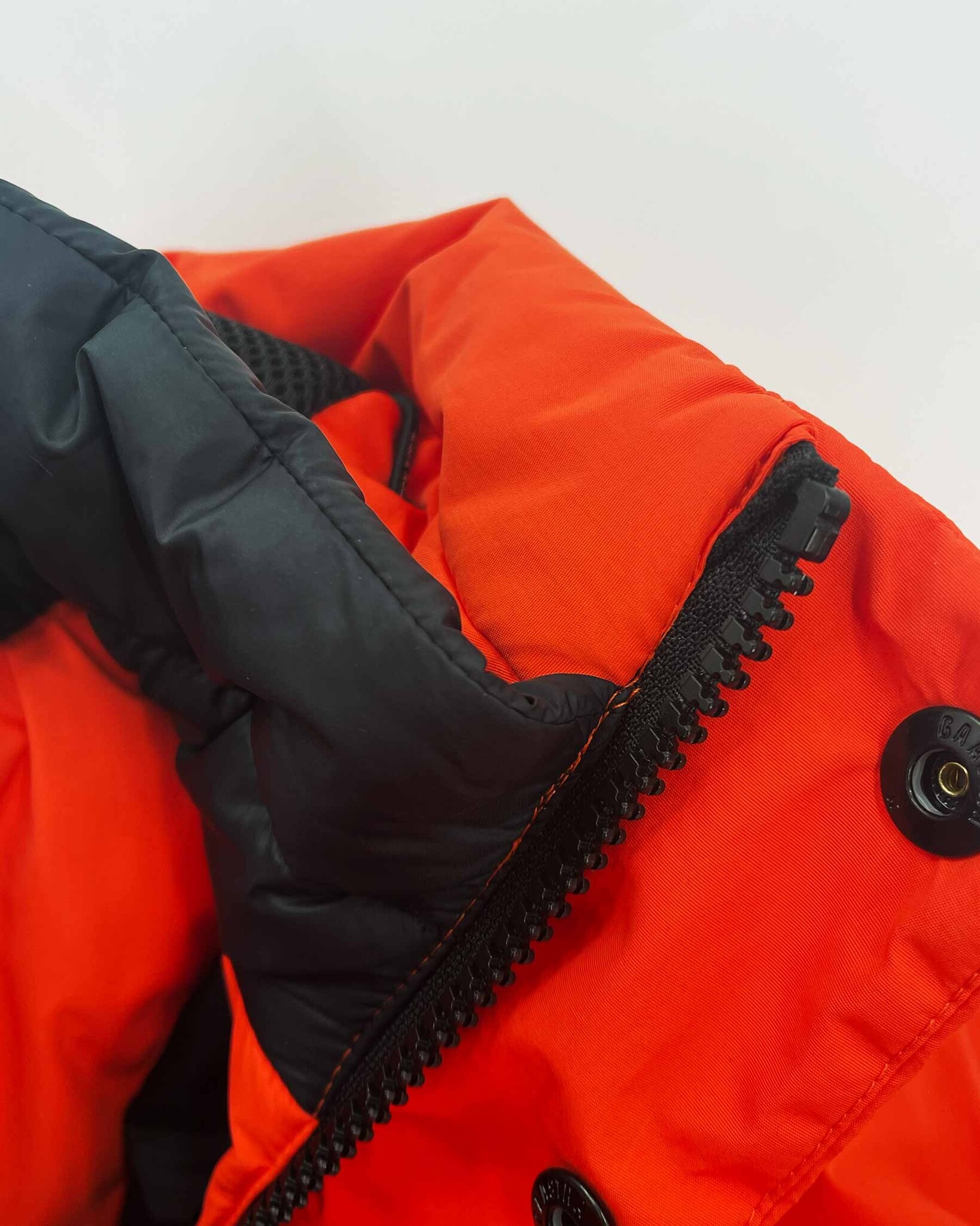 Waterdichte parka met vaste capuchon gemaakt van technische  2-laags stof en duurzame REPREVE® padding