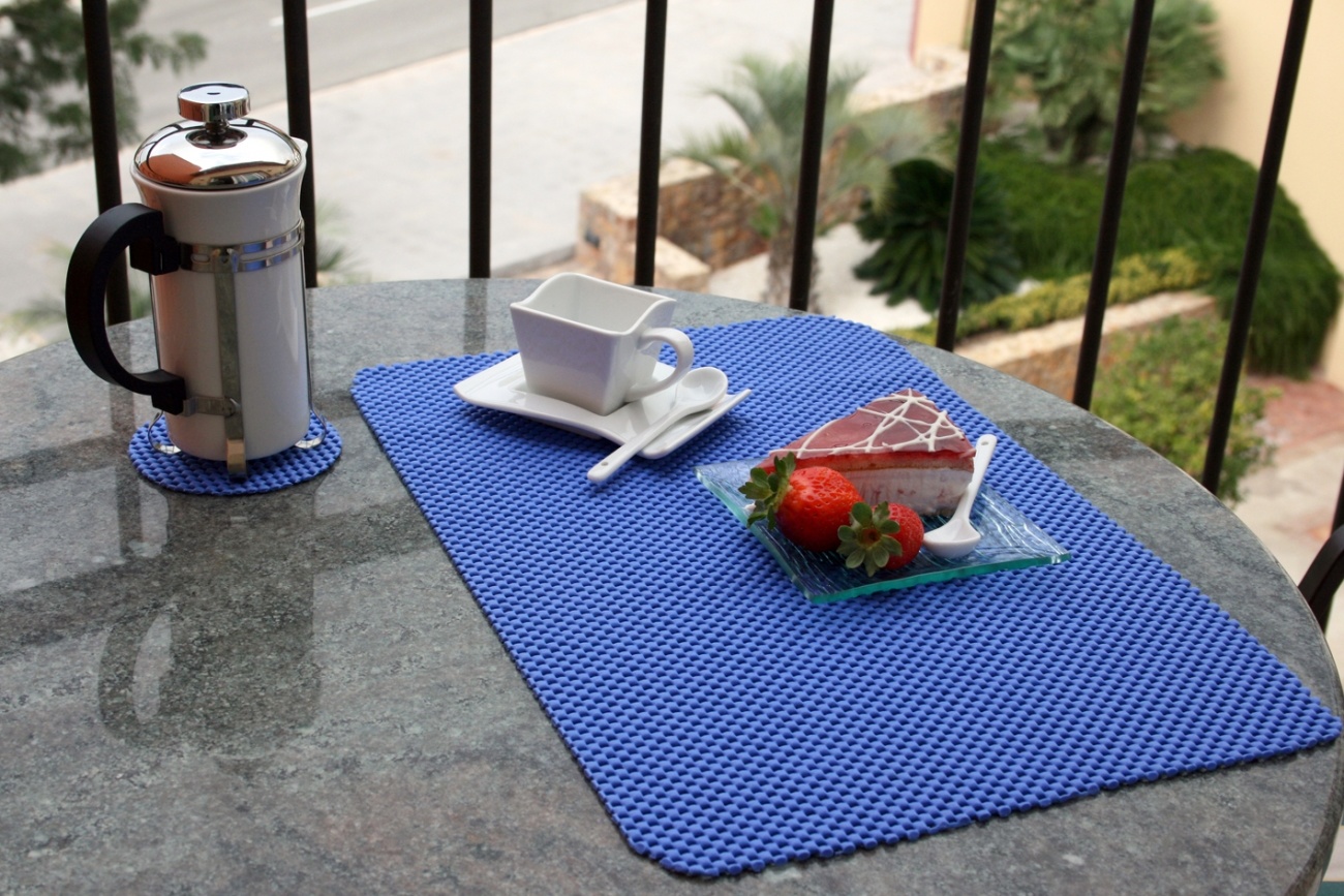 Stayput anti-slip placemat