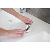 Kleine nagelschaar op blok