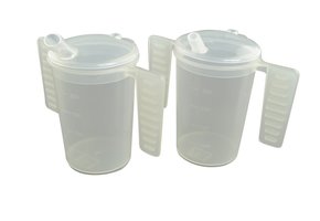 Drinkbeker met platte handgrepen en twee tuitdeksels