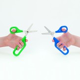 Zelfopenende schaar met 1 groot oog en 1 klein oog