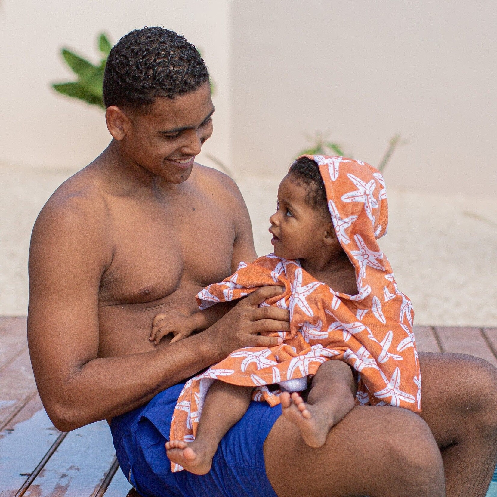 Swim Essentials Swim Essentials hooded beach towel seastars