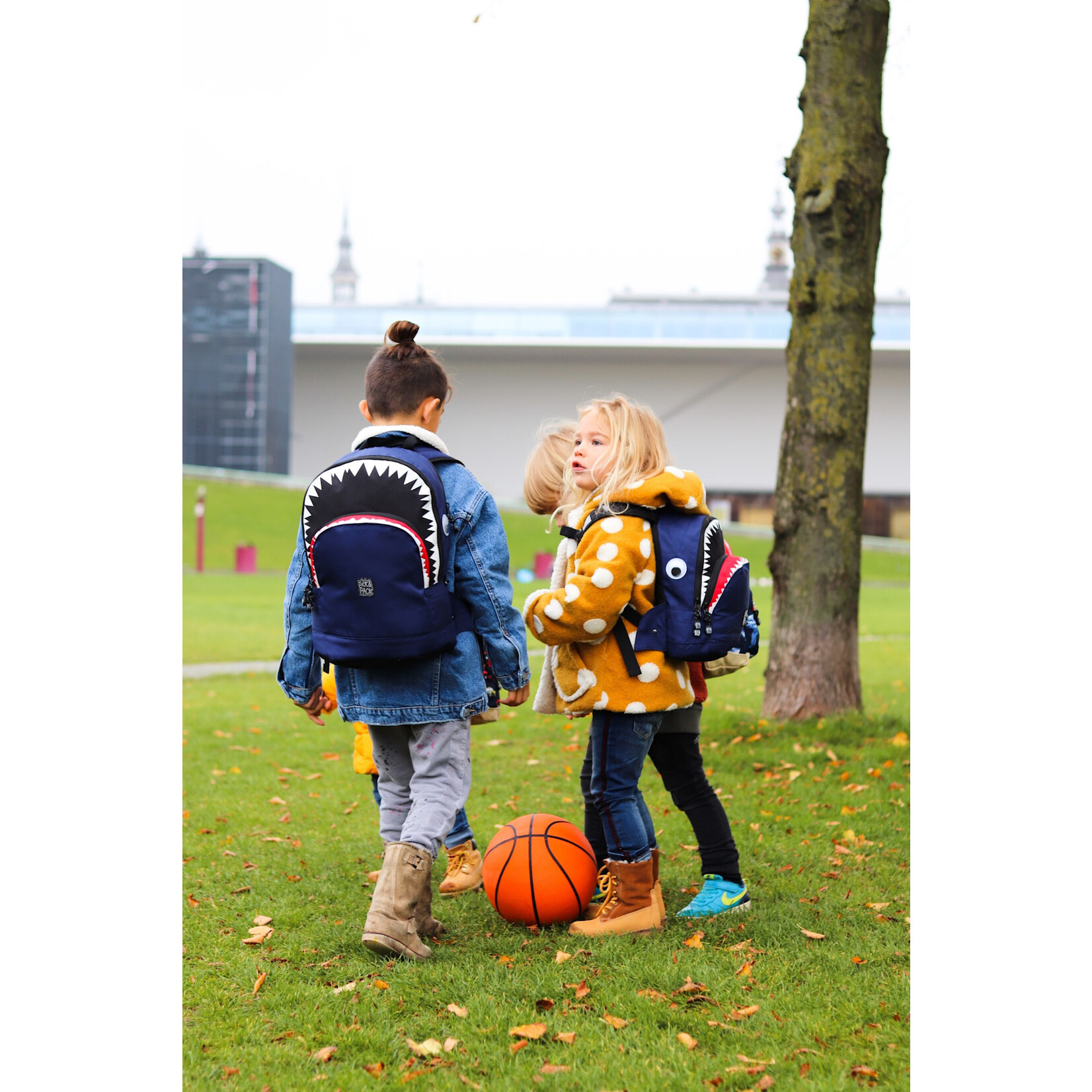 Pick & Pack Shark Shape Backpack M / Navy