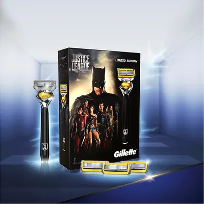 Gillette Fusion ProGlide - Justice League Giftpack (Scheermes + 4 Scheermesjes + Oramint Oral Care Kit