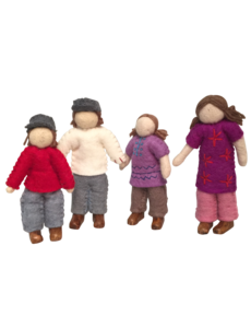 Papoose Toys Caucasian Family/4 Dolls