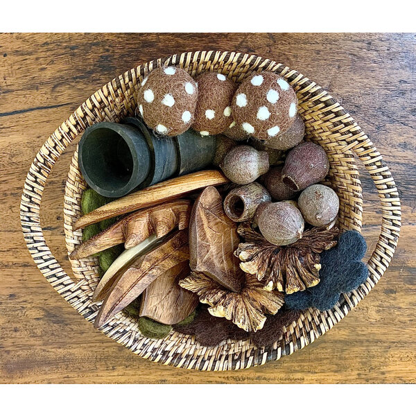 Papoose Toys Nature Loose Parts Basket/35pc