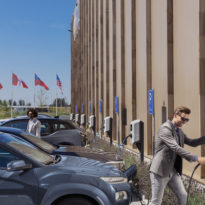 Het verschil laadpaal voor thuis of kantoor