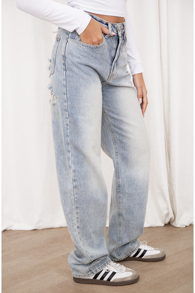 Jeans Met Gescheurde Achterkant
