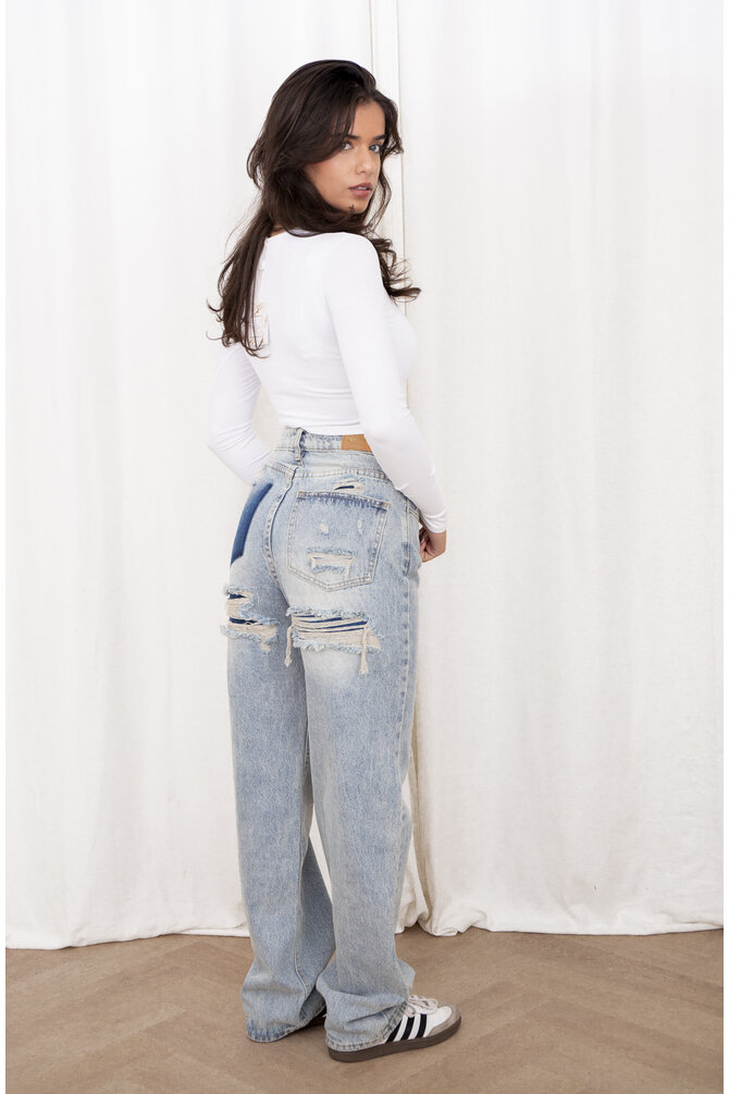 Jeans Met Gescheurde Achterkant