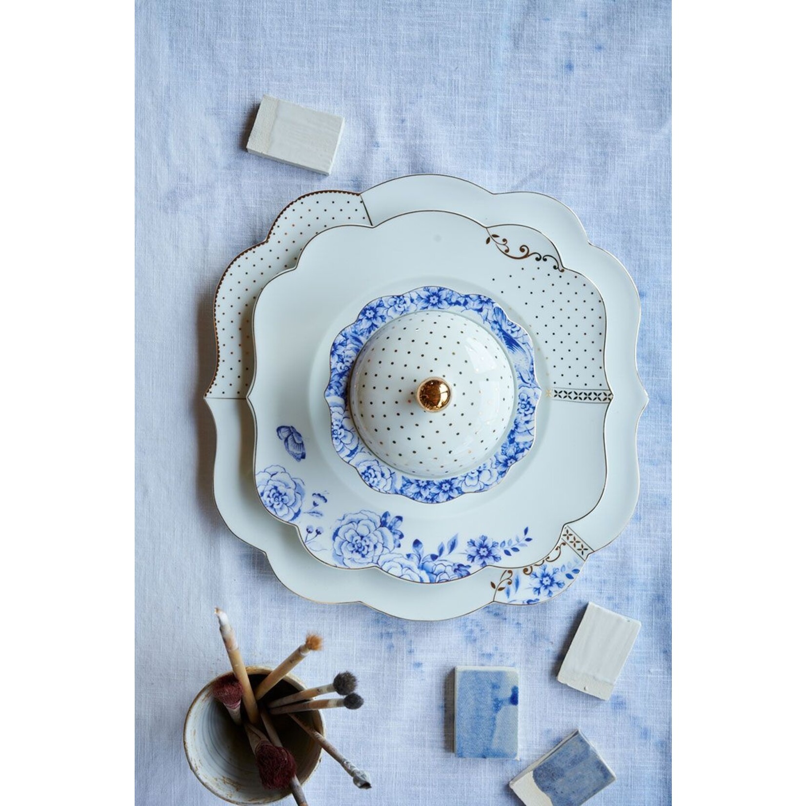 Pip Studio PIP STUDIO ROYAL WHITE ONTBIJTBORD GOLDEN DOTS 23,5cm