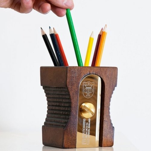 Porte-stylo taille-crayon géant Porte-stylo taille-crayon géant