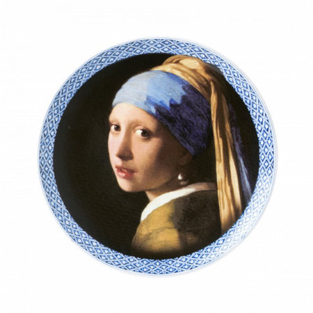 Girl with a pearl earring plate with Delft blue rim