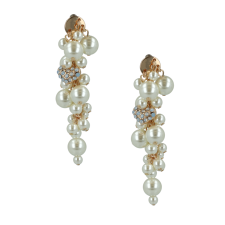 Fille aux boucles d'oreilles en perles