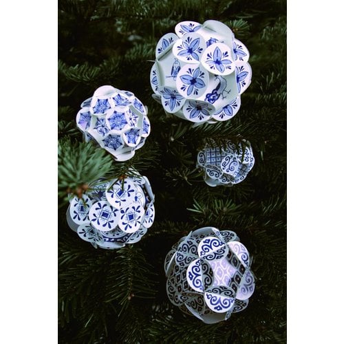 Delft blue Christmas baubles 