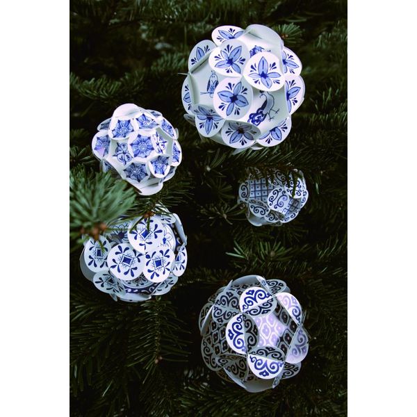 Delft blue Christmas baubles