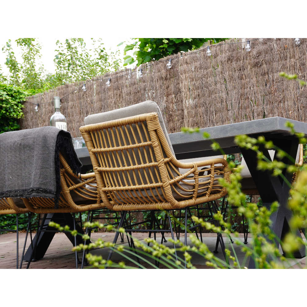 Tuinmeubelen met natuurlijke materialen