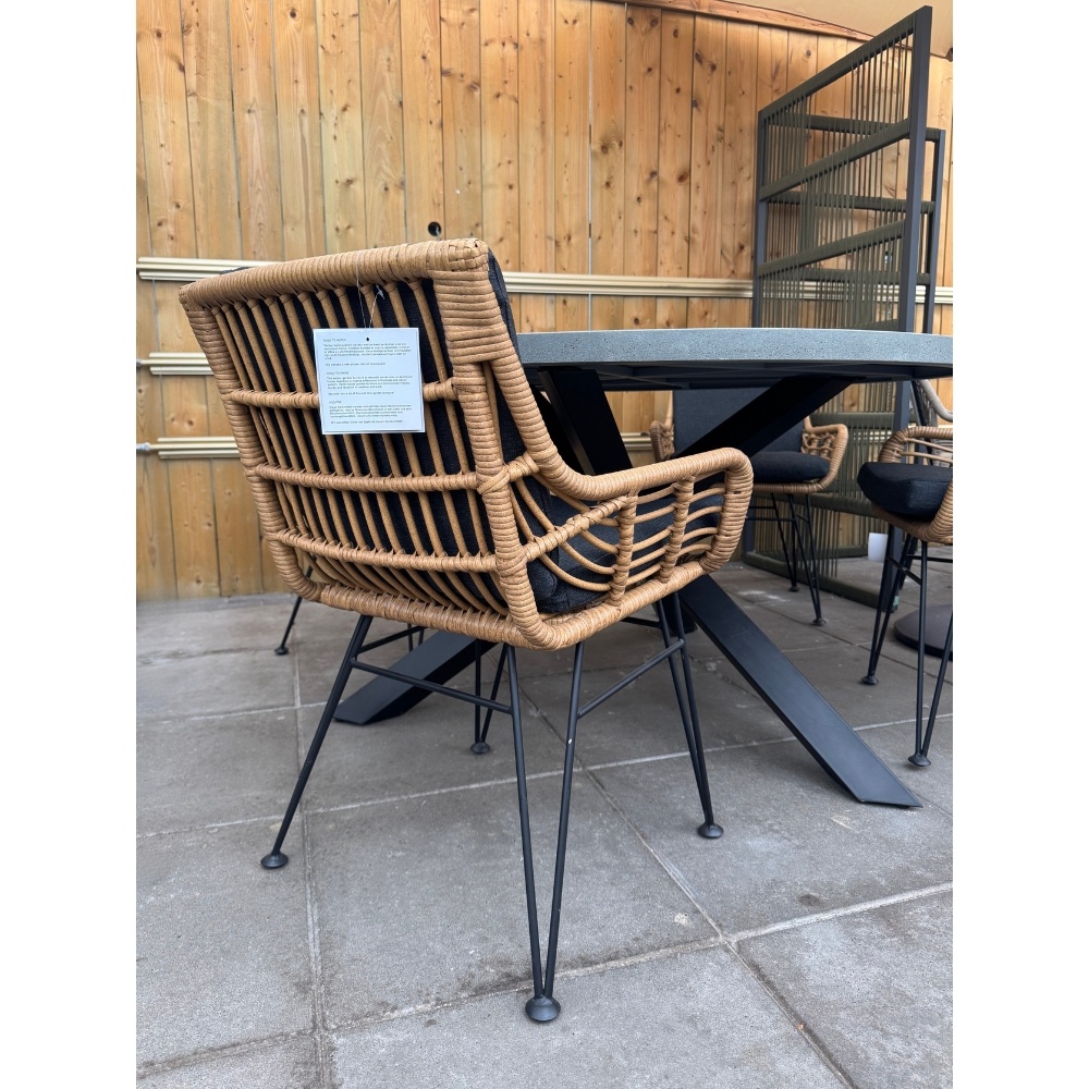 Meran/Carlos Antraciet dining tuinset | 4 personen | betonlook + wicker | 135cm rond