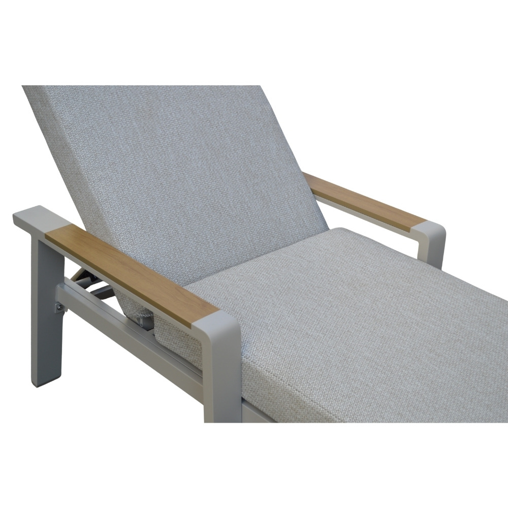 Lola ligbed | aluminium + polywood | beige | 199cm