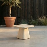 Amy bijzettafel | polystone | Chalk beige | 60x60cm