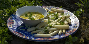 Asperges met sauce Gribiche