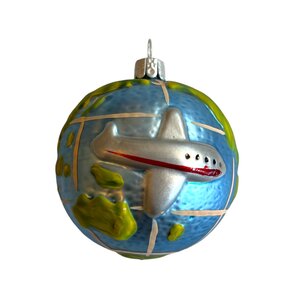 Kerstbal Globe met Vliegtuig