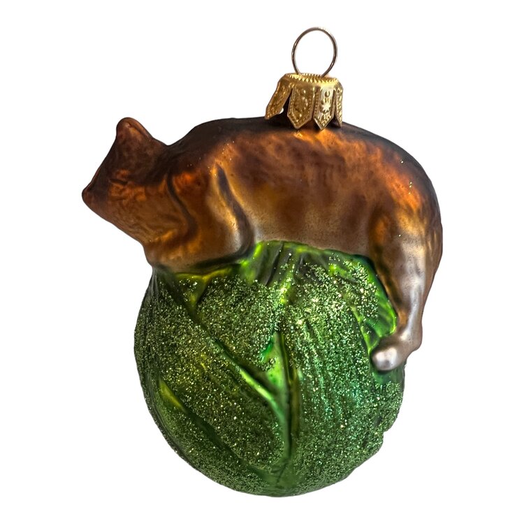 Christmas Ornament Cat on Knot of Wool Green