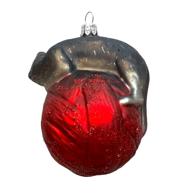 Christmas Ornament Cat on Knot of Wool Red