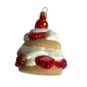 Christmas Decoration Cake with Strawberries