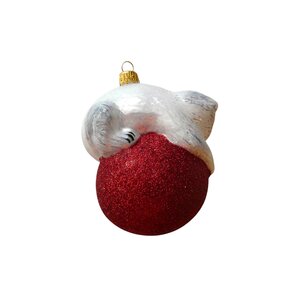 Kerstbal Katje op een Rode Bal