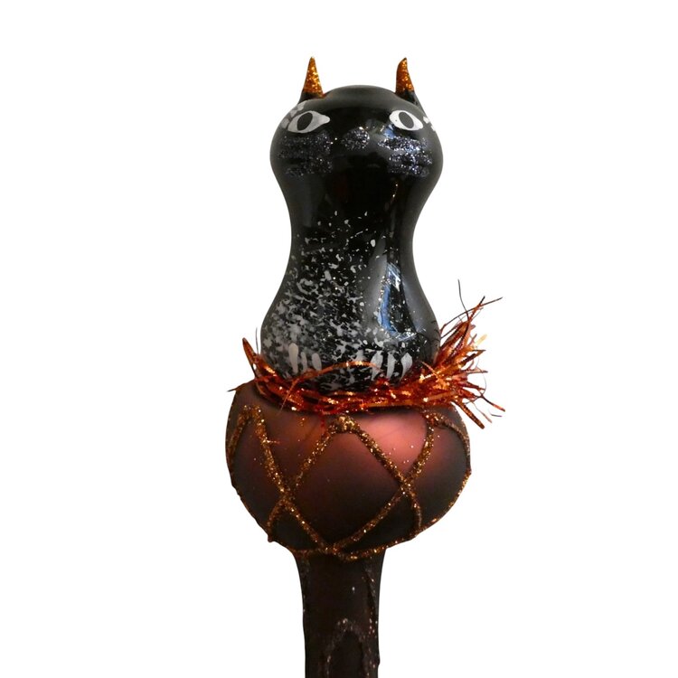 Piek Kat op een Nest