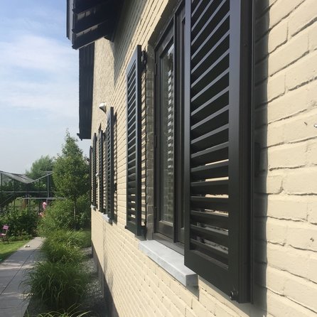 Fensterbank außen - mit SCHRÄGUNG - Belgischer Blaustein - grob geschliffen - 8 cm stark - Tropfkante Außenfensterbänke (Sohlbank) - Naturstein - Nach Maß