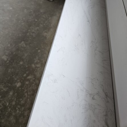 Fensterbank innen - Marmorkomposit poliert - Weißer Bianco Carrara Marmor Optik - 2 cm stark - Innenfensterbänke (Fenstersims) Kunststein / Komposit - Agglo Marmor - Nach Maß