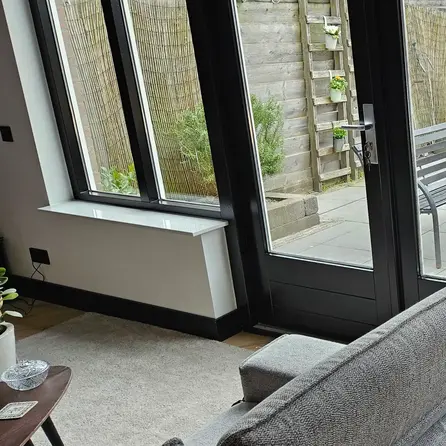 Fensterbank innen - Marmorkomposit poliert - Weißer Bianco Carrara Marmor Optik - 2 cm stark - Innenfensterbänke (Fenstersims) Kunststein / Komposit - Agglo Marmor - Nach Maß