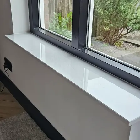 Fensterbank innen - Marmorkomposit poliert - Weißer Bianco Carrara Marmor Optik - 2 cm stark - Innenfensterbänke (Fenstersims) Kunststein / Komposit - Agglo Marmor - Nach Maß