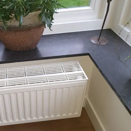 Fensterbank innen - Belgischer Blaustein - dunkel geschliffen - 2 cm stark - Innenfensterbänke (Fenstersims) Naturstein - belgischer blauer Kalkstein - Nach Maß