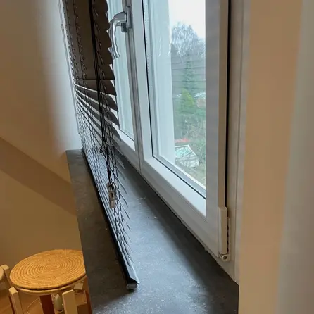 Fensterbank innen - Belgischer Blaustein - leicht geschliffen - 2 cm stark - Innenfensterbänke (Fenstersims) Naturstein - belgischer blauer Kalkstein - Nach Maß
