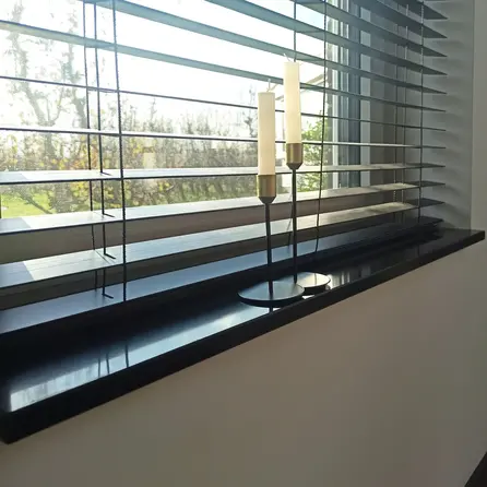 Fensterbank innen - Quarz-Komposit poliert - Schwarz - 2 cm stark - Innenfensterbänke (Fenstersims) Kunststein / Komposit - Quartskomposit / Quarzverbund - Nach Maß
