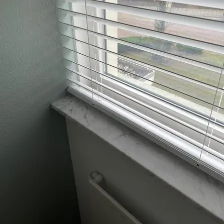 Fensterbank innen - Bianco Carrara Marmor - poliert - 2 cm stark - Innenfensterbänke (Fenstersims) weißer Marmor - Nach Maß Fensterbank innen - Bianco Carrara Marmor - poliert - 2 cm stark - Innenfensterbänke (Fenstersims) weißer Marmor - Nach Maß