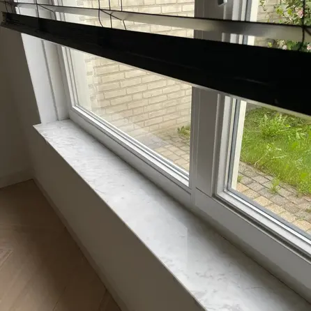 Fensterbank innen - Bianco Carrara Marmor - poliert - 2 cm stark - Innenfensterbänke (Fenstersims) weißer Marmor - Nach Maß Fensterbank innen - Bianco Carrara Marmor - poliert - 2 cm stark - Innenfensterbänke (Fenstersims) weißer Marmor - Nach Maß