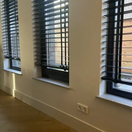 Fensterbank innen - Marmorkomposit poliert - Hellgrau - 2 cm stark - Innenfensterbänke (Fenstersims) Kunststein / Komposit - Agglo Marmor / Gussmarmor - Nach Maß