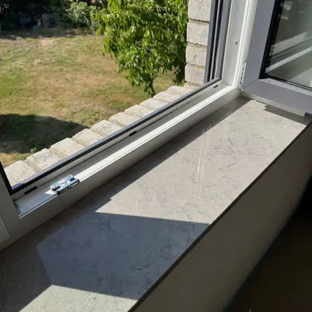 Fensterbank innen - Quarz-Komposit poliert - Naturstein Optik Grau - 2 cm stark - Innenfensterbänke (Fenstersims) Kunststein / Komposit - Quartskomposit / Quarzverbund - Nach Maß