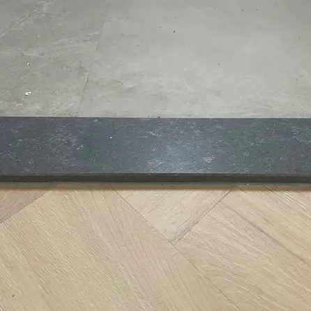 Türschwelle innen - Quarz-Komposit - leicht geschliffen - Betonoptik Grau - 2 cm stark - graue Betonimitation Bodenschwelle Innentür - Kunststein / Komposit - Quartskomposit / Quarzverbund - nach Maß