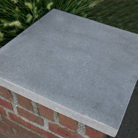 Pfeilerabdeckplatte außen - FLACH - Belgischer Blaustein - leicht geschliffen - 6 cm stark - Pfeilerabdeckung / Pfosten-Abschluss / Säulenabdeckung (für Mauerpfeiler) - Naturstein - Nach Maß Pfeilerabdeckplatte außen - FLACH - Belgischer Blaustein - leicht geschliffen - 6 cm stark - Pfeilerabdeckung / Pfosten-Abschluss / Säulenabdeckung (für Mauerpfeiler) - Naturstein - Nach Maß