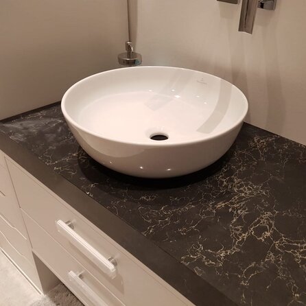 Muster / Materialmuster - Quarz-Komposit poliert - Marmor Optik Schwarz - 10x5x2 cm - Kunststein (Komposit) - Quartskomposit / Quarzverbund Muster / Materialmuster - Quarz-Komposit poliert - Marmor Optik Schwarz - 10x5x2 cm - Kunststein (Komposit) - Quartskomposit / Quarzverbund